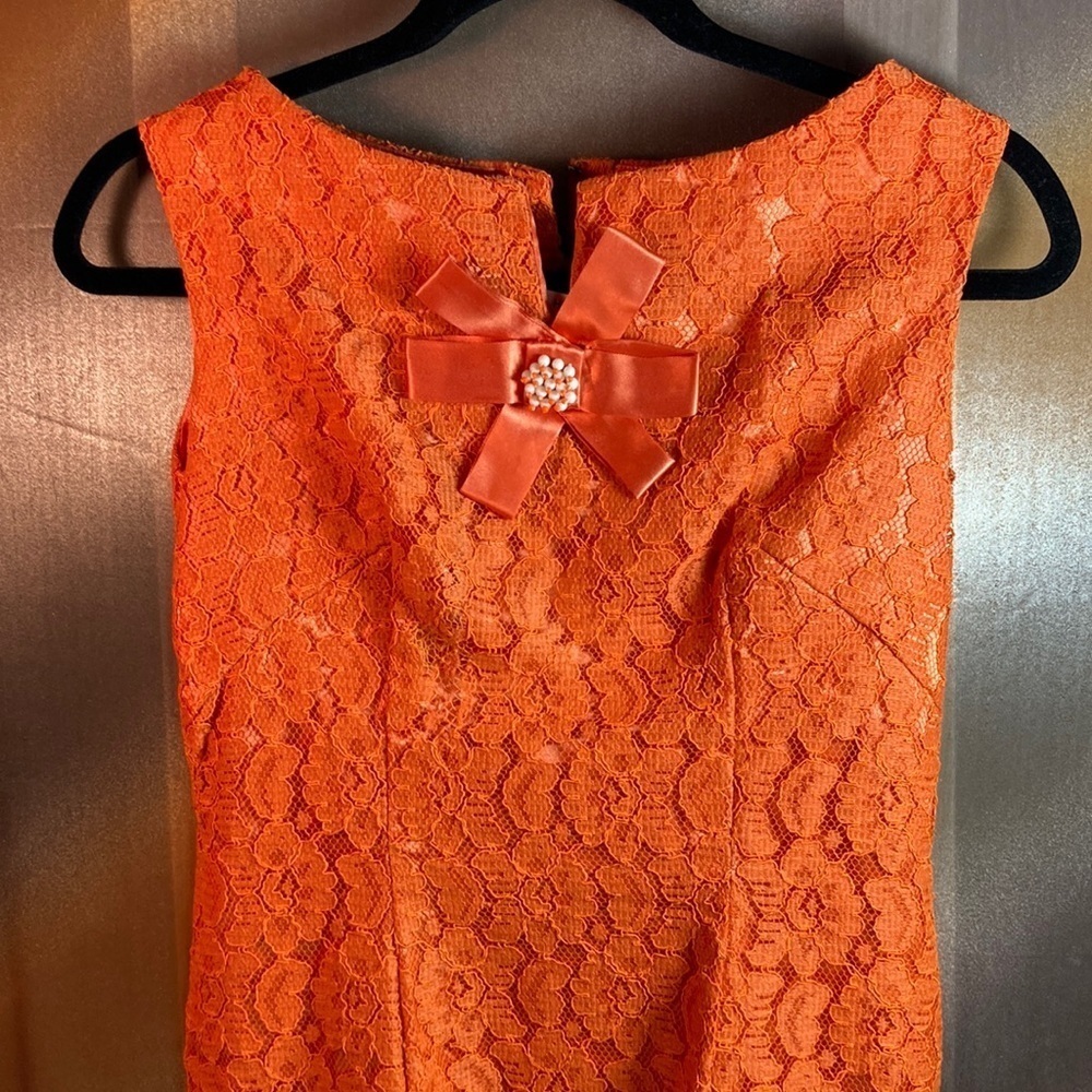 Vintage 60’s orange lace sleeveless dress size S. 34” chest. 28” waist 125